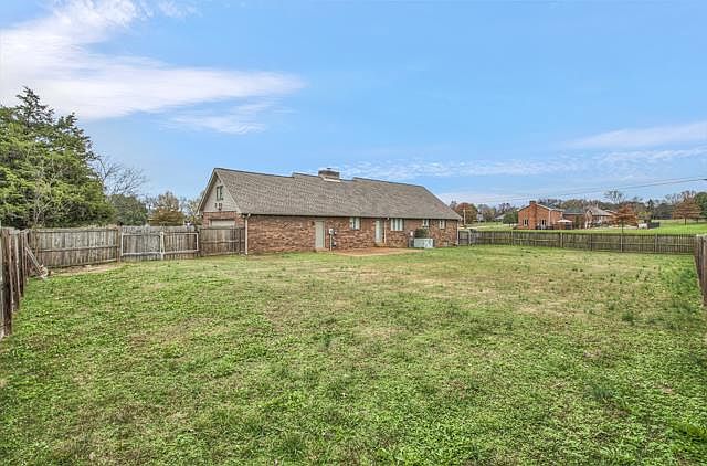 2nd image of 708 Washington Dr