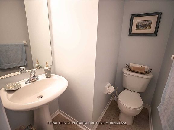 4th image of 11 Royalton Ln #11