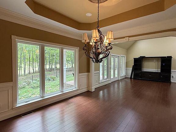 5th image of 393 Hawks Chase Ln