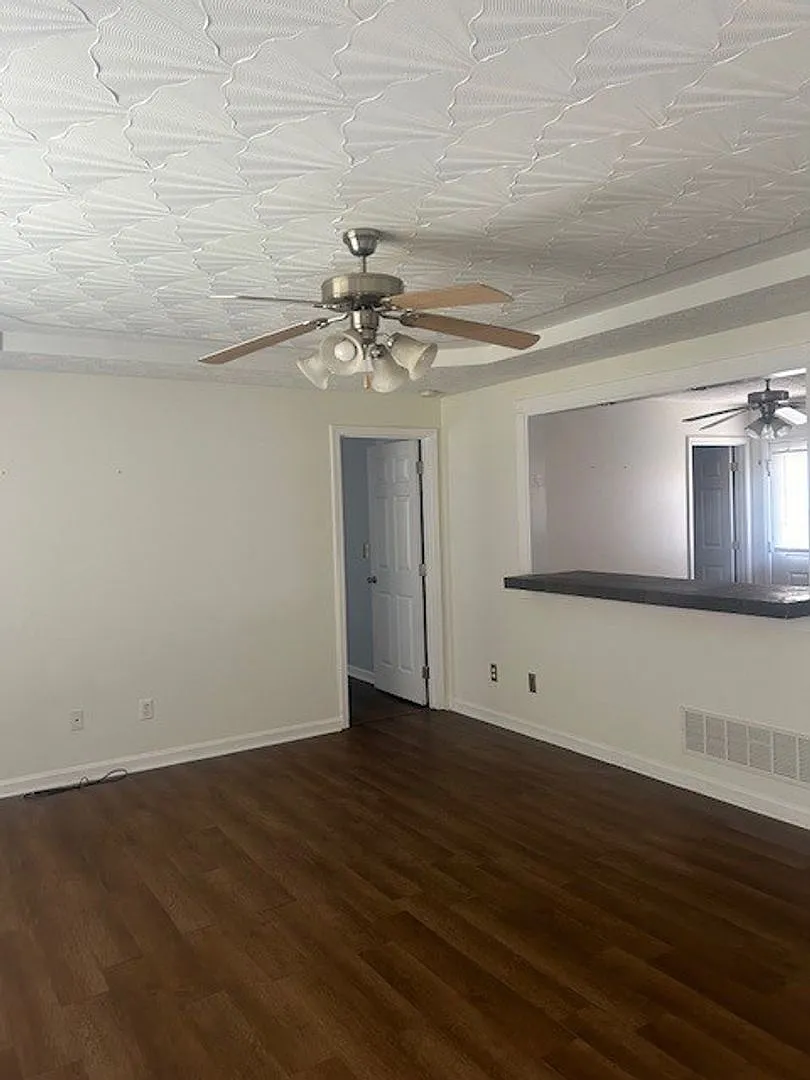 2101-RMC — Photo 2