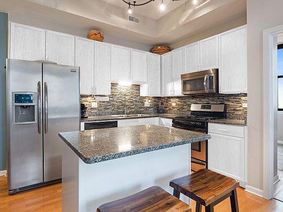 3rd image of 1464 S Michigan Ave APT 1704