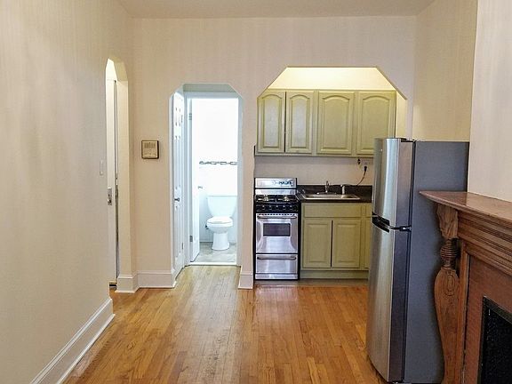 2nd image of 39 W 71st St #4RR