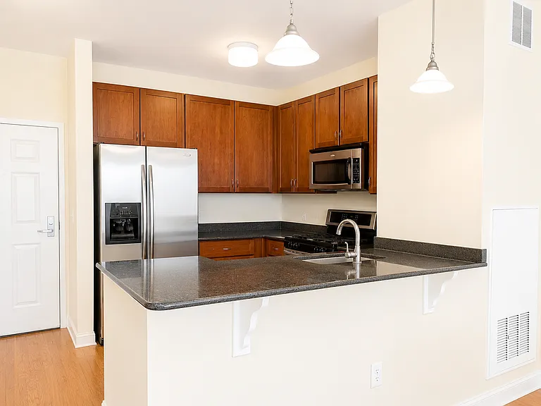 200 W Elm St #1128 — Photo 6