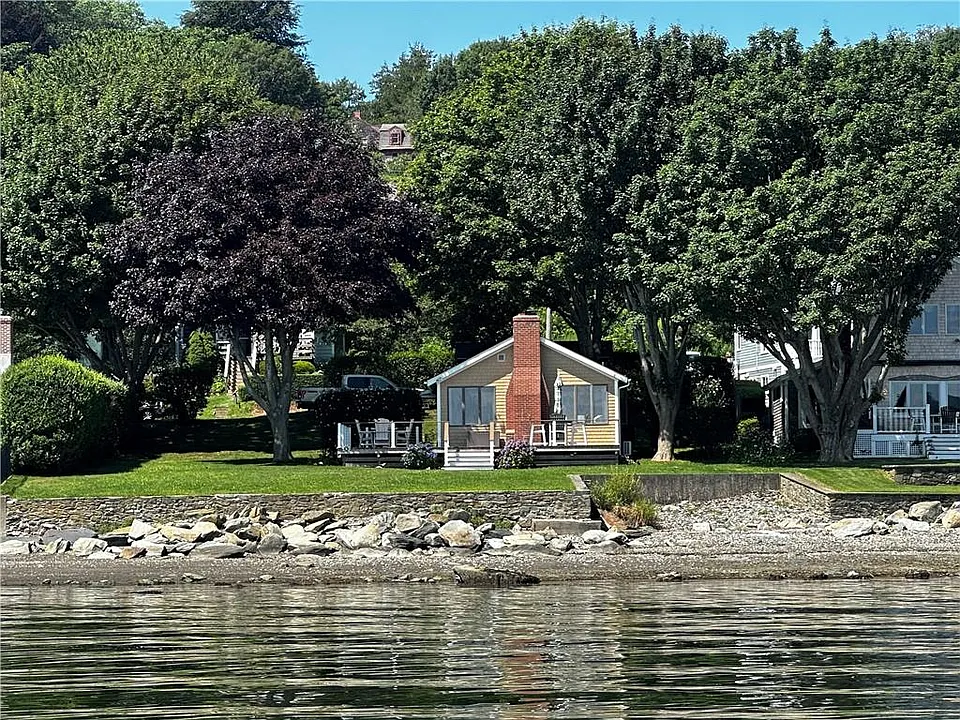 25 Bayside Ave