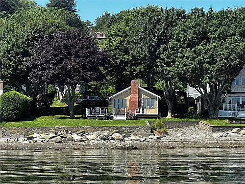 25 Bayside Ave Photo 1