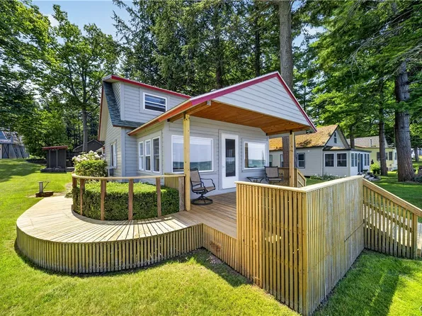 50 Wintergreen Point Dr, Oswego, NY 13126