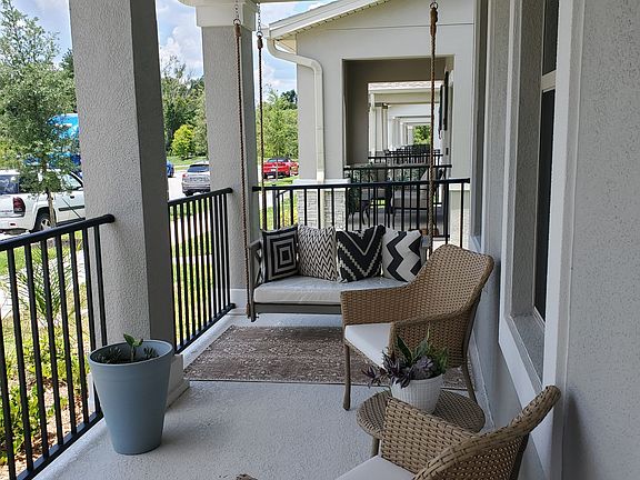 3rd image of 221 Gentle Breeze Ln
