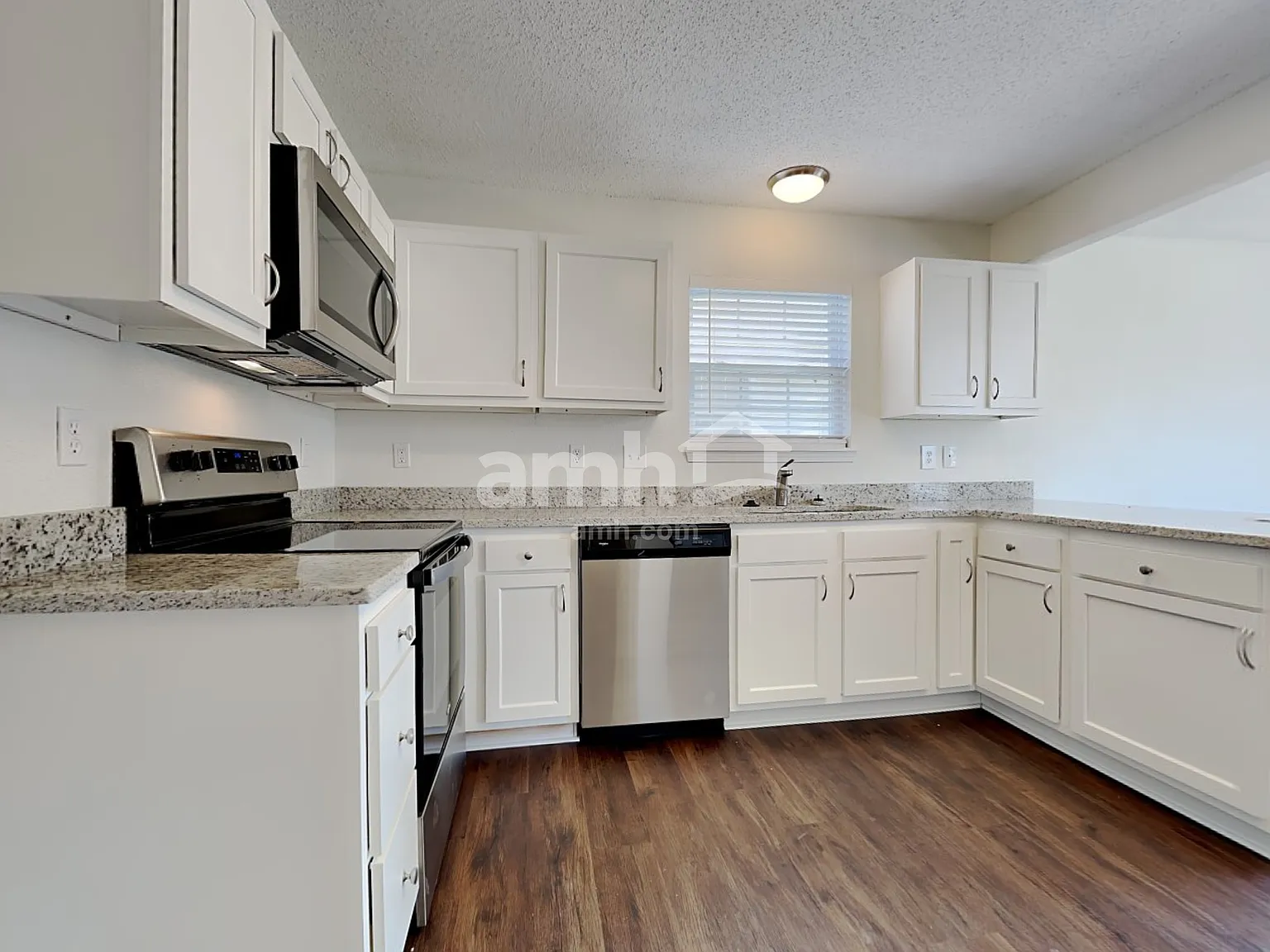 3 bed, 2.5 bath, 1717 sqft, $1,885 — Photo 3
