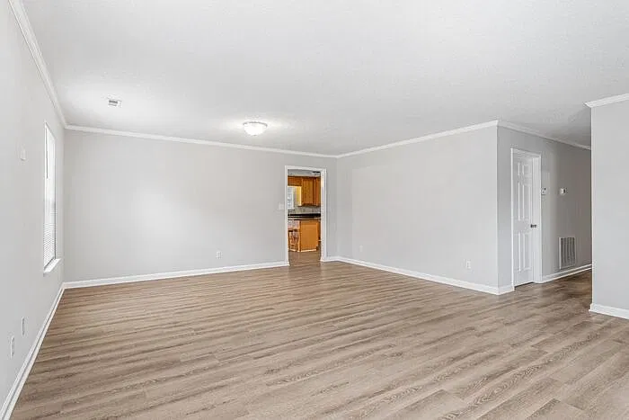 4 bed, 2.0 bath, 2000 sqft, $2,000 — Photo 4