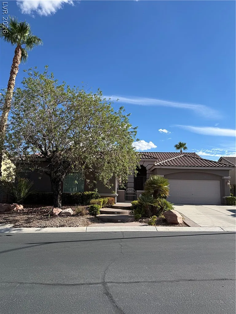 3 bed, 2.5 bath, 2214 sqft, $2,800 — Photo 2