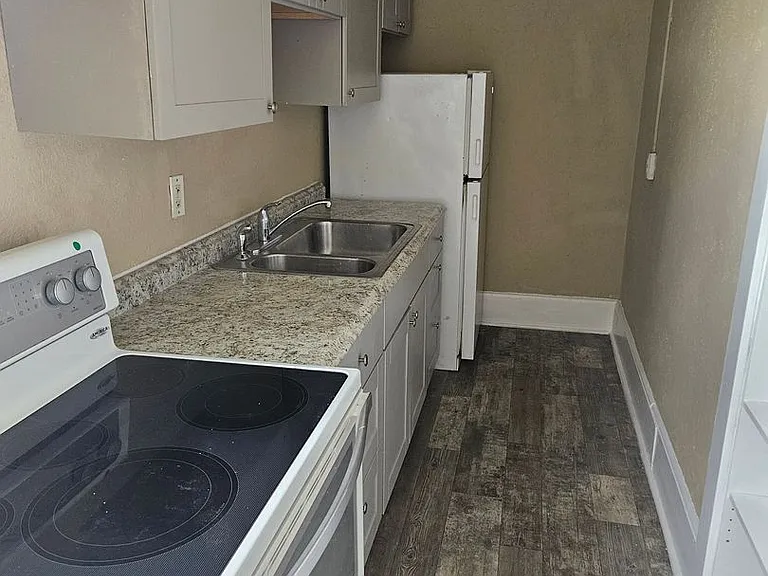 735 N Westmoreland Dr — Photo 6
