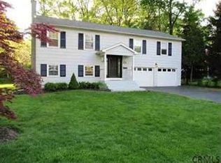 19 Woodbine Rd, Delmar, NY 12054