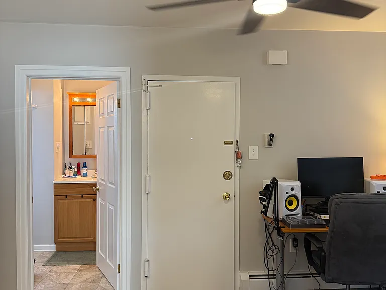 32 North St — Photo 12