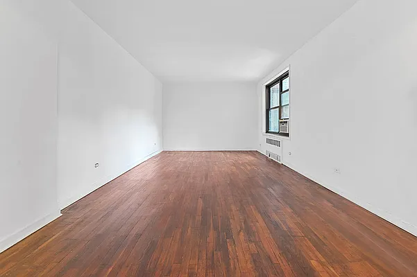 Sold by Remax City Square | media 29