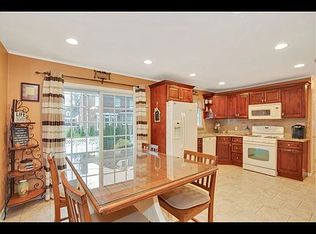 82 Jackson St, Garden City, NY 11530