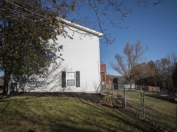 2nd image of 1065 Stafford Dr