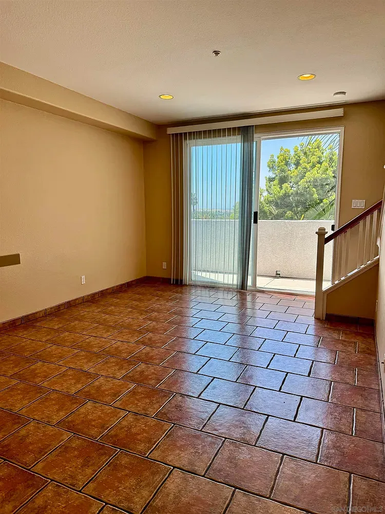 2 bed, 2.5 bath, 1275 sqft, $2,995 — Photo 4