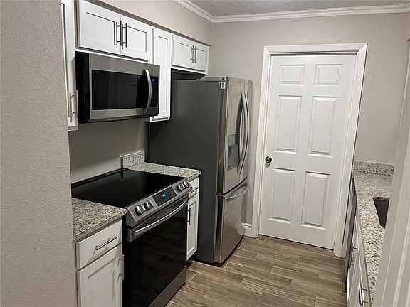 4th image of 2830 Central Dr