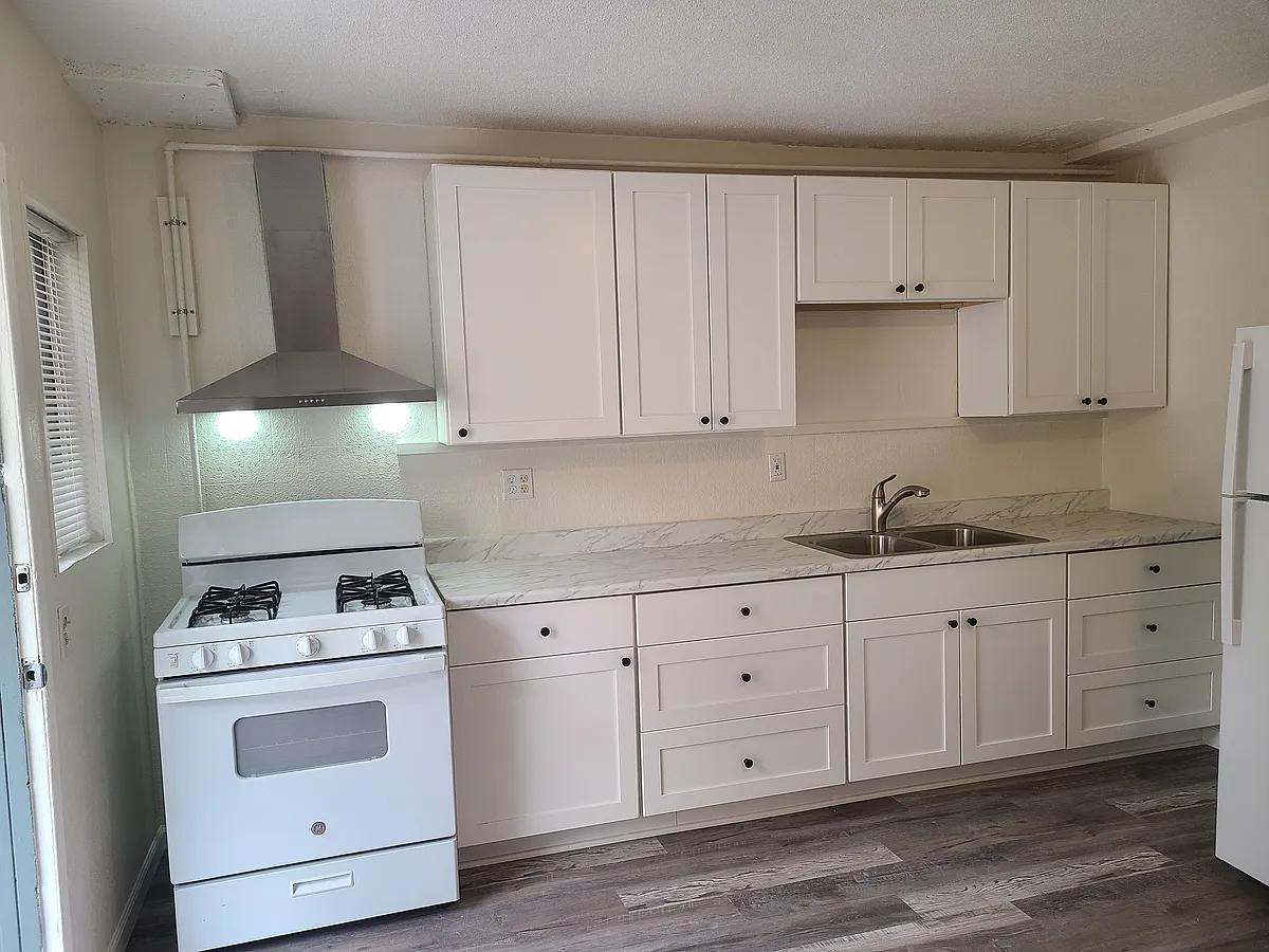 Building Photo - 337 Brooks St #D