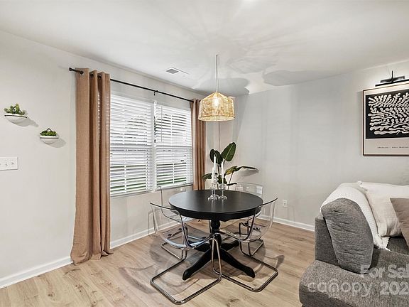 3rd image of 2112 Songwood Dr