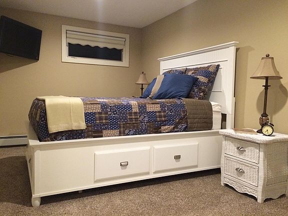 Guest Room, Queen Bed