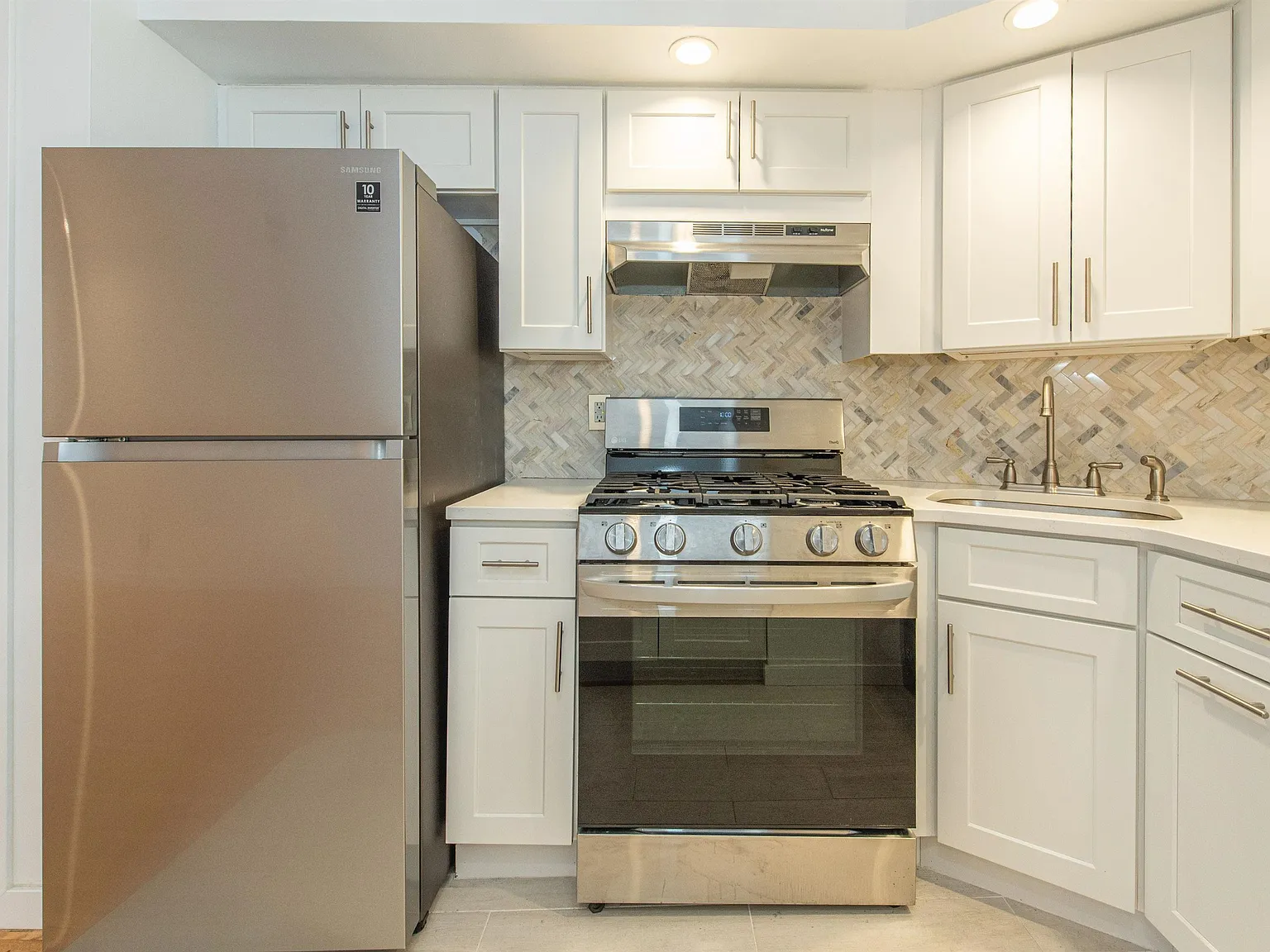 2 bed, 1.0 bath, $2,600 — Photo 2