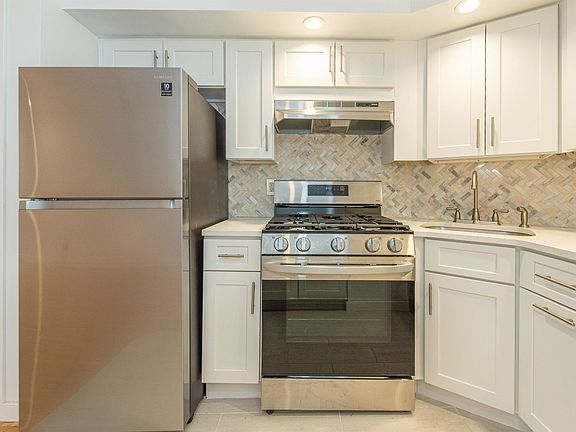 2nd image of 6405 Boulevard E #B1