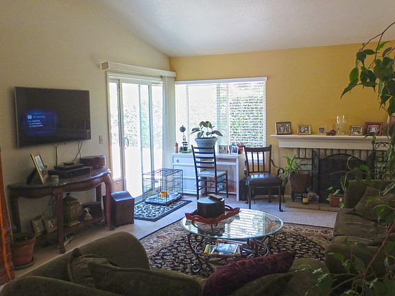 4th image of 1359 Calle De Oro
