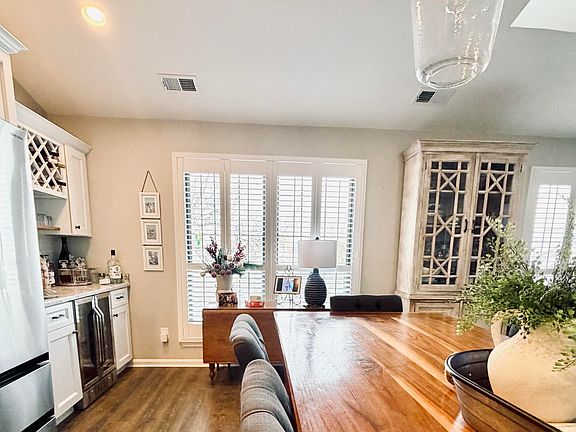 4th image of 1277 Parkway Gardens Ct APT 211-C