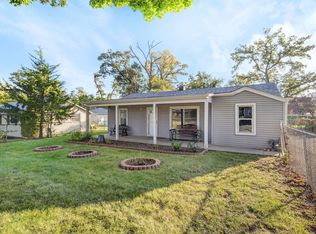 822 S Calhoun St, Aurora, IL 60505