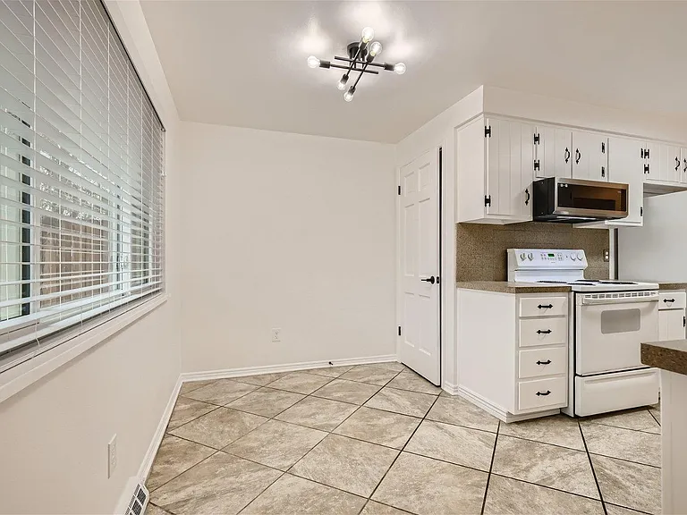 3231 Ammons Ct — Photo 14