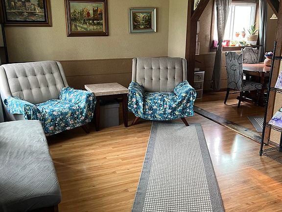 2nd image of 6812 Maple Ct