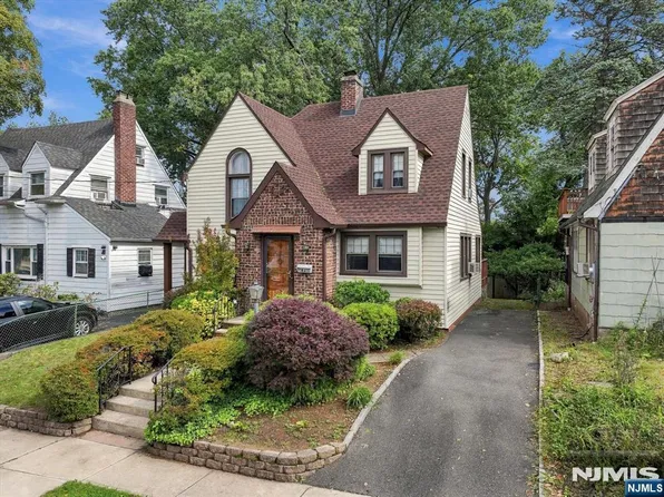 93 Stoughton Street, Bergenfield, NJ 07621