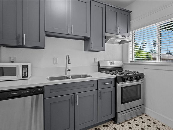 2nd image of 530 Alamitos Ave APT 1