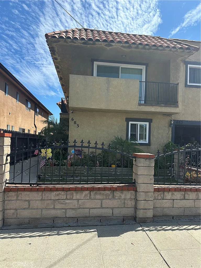 2 bed, 1000 sqft, $2,495 — Photo 1