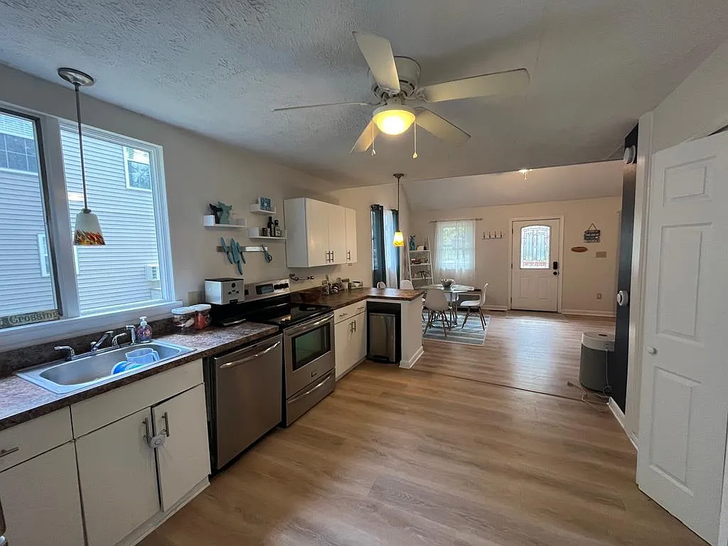 3 bed, 1200 sqft, $1,995 — Photo 3