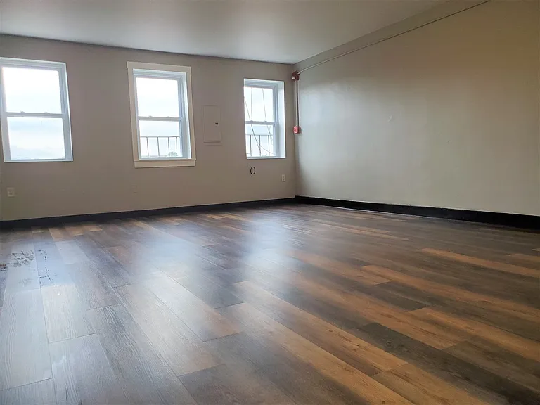 819 Elm St #14 — Photo 7