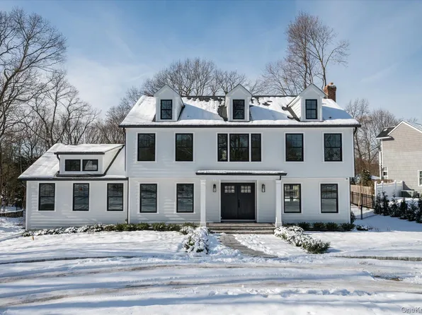 20 Fox Hunt Lane, Cold Spring Harbor, NY 11724