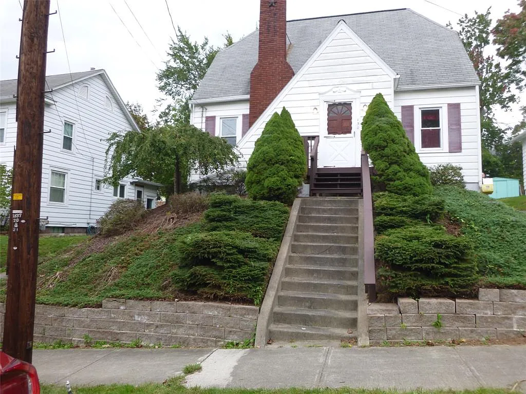 130 Crary Ave photo 1