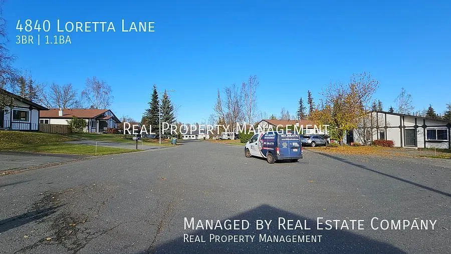 Adorable Three Bedroom Townhome with Fenced Yard and Shed — Photo 2