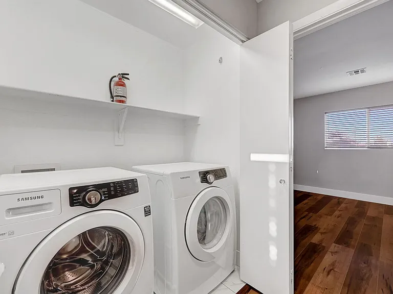 812 Sistine St — Photo 27