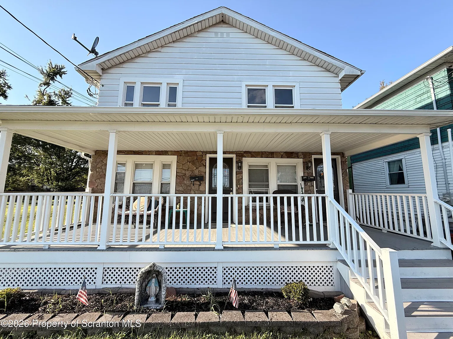 2 bed, 1.0 bath, 851 sqft, $1,300 — Photo 2