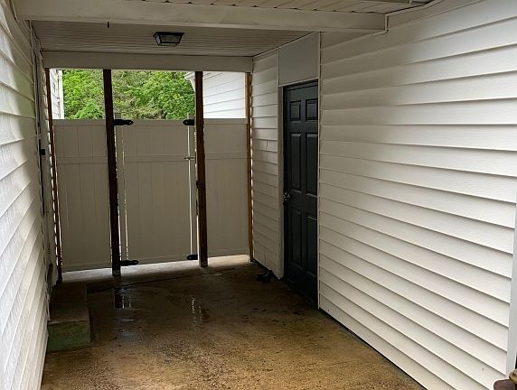 4th image of 906 Forest Edge Dr