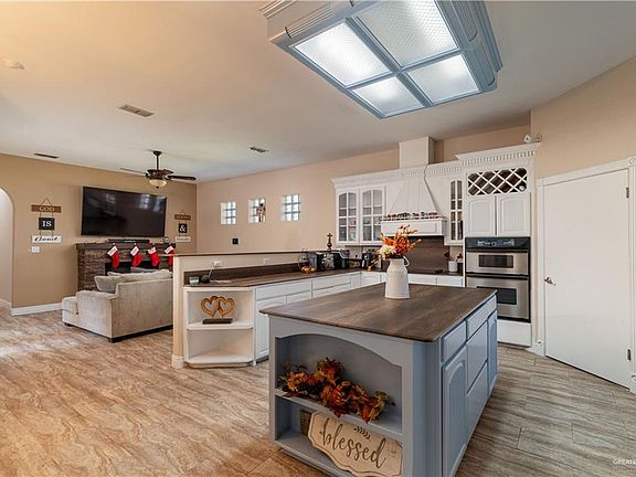 2nd image of 1200 E Colony Dr