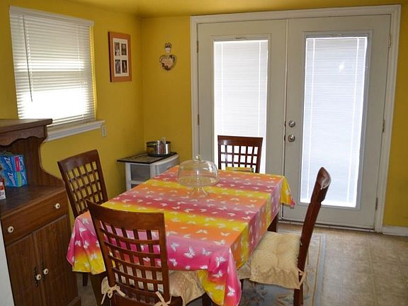 5th image of 3908 Trowbridge Dr