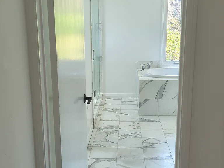 2828 Benedict Canyon Dr — Photo 45