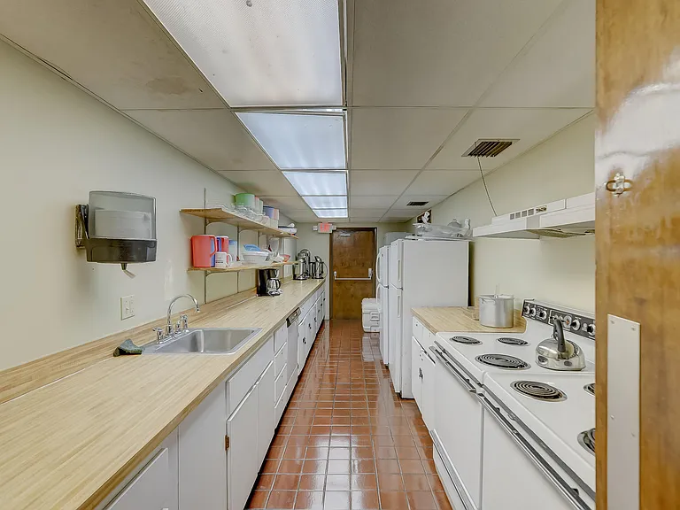 6751 N University Dr #302 — Photo 41
