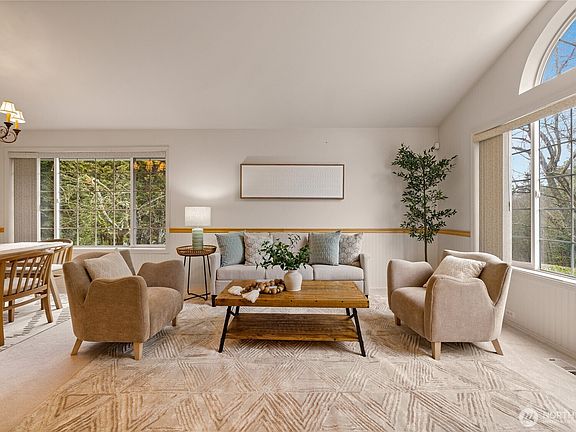 5th image of 4808 Norpoint Way NE