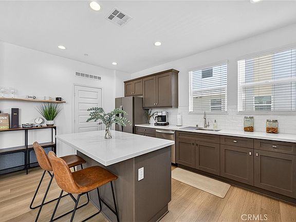 3rd image of 1016 E 4th St