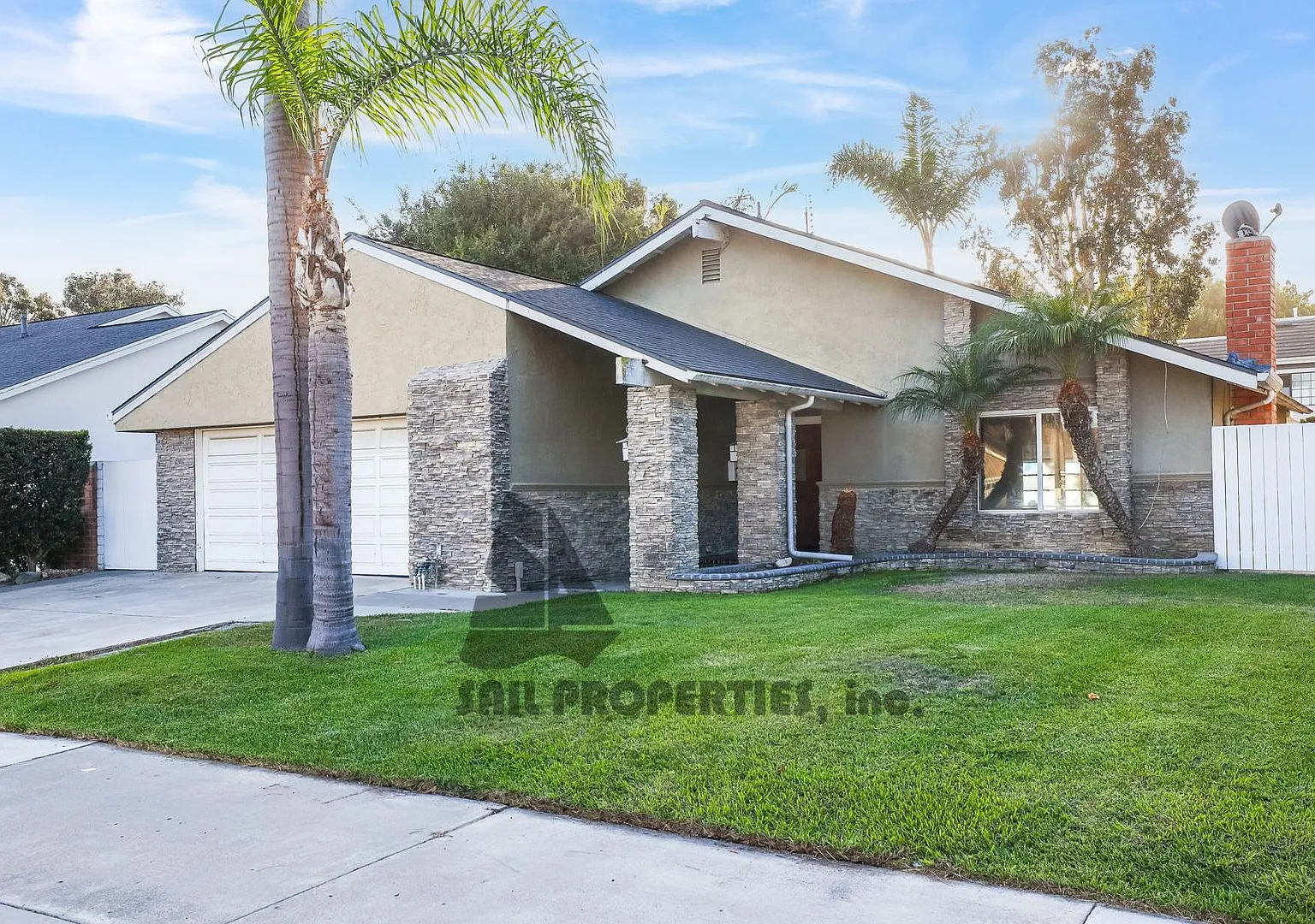 4 Bedroom House for Rent in Huntington Beach, CA Updated, Move-In Ready with Garage, Patio and St... — Photo 4